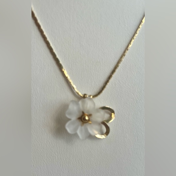 Beautiful 🌻Vintage 15” 14KL/Silver Gold Chain with Delicate Daisy - Picture 2 of 2